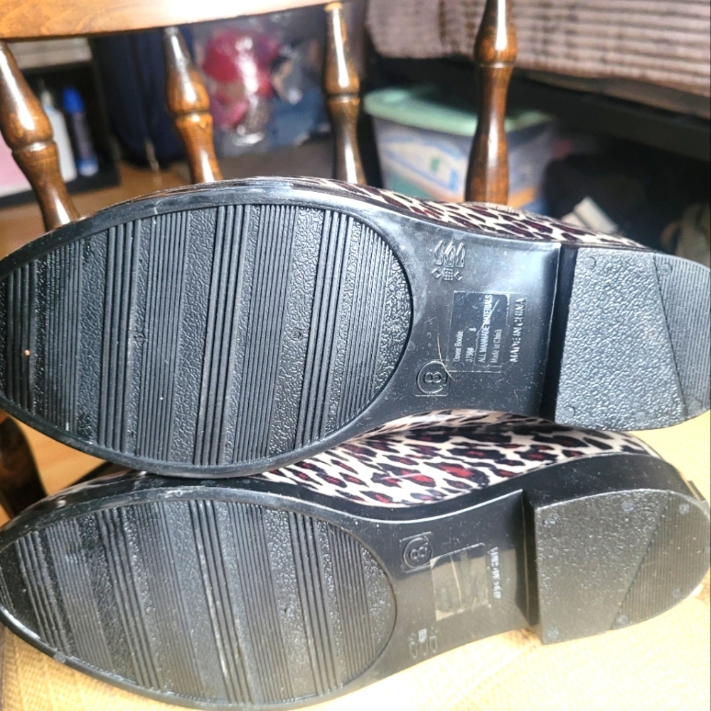 Leopard Print Women's Shoes EUC - Picture 2 of 5